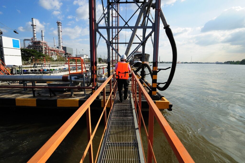 walking on marine structure pathway